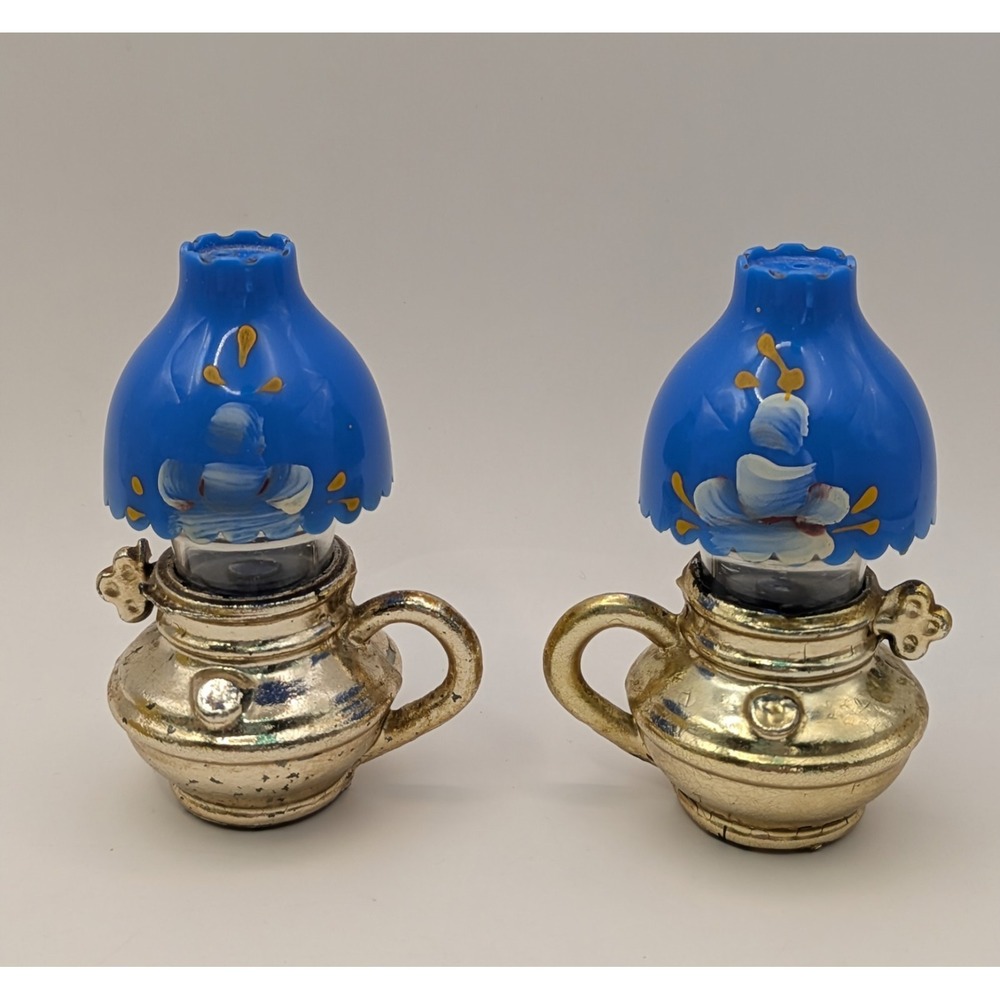 VINTAGE KITCHEN 3" HIGH PLASTIC/METAL OLD LANTERN SALT & PEPPER SHAKERS - Picture 1 of 16